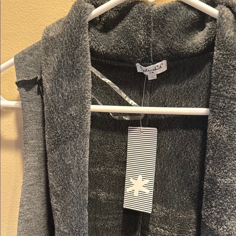 Splendid grey Sleeveless faux fur Vest size 7-8 girls new with tags. - Picture 3 of 4
